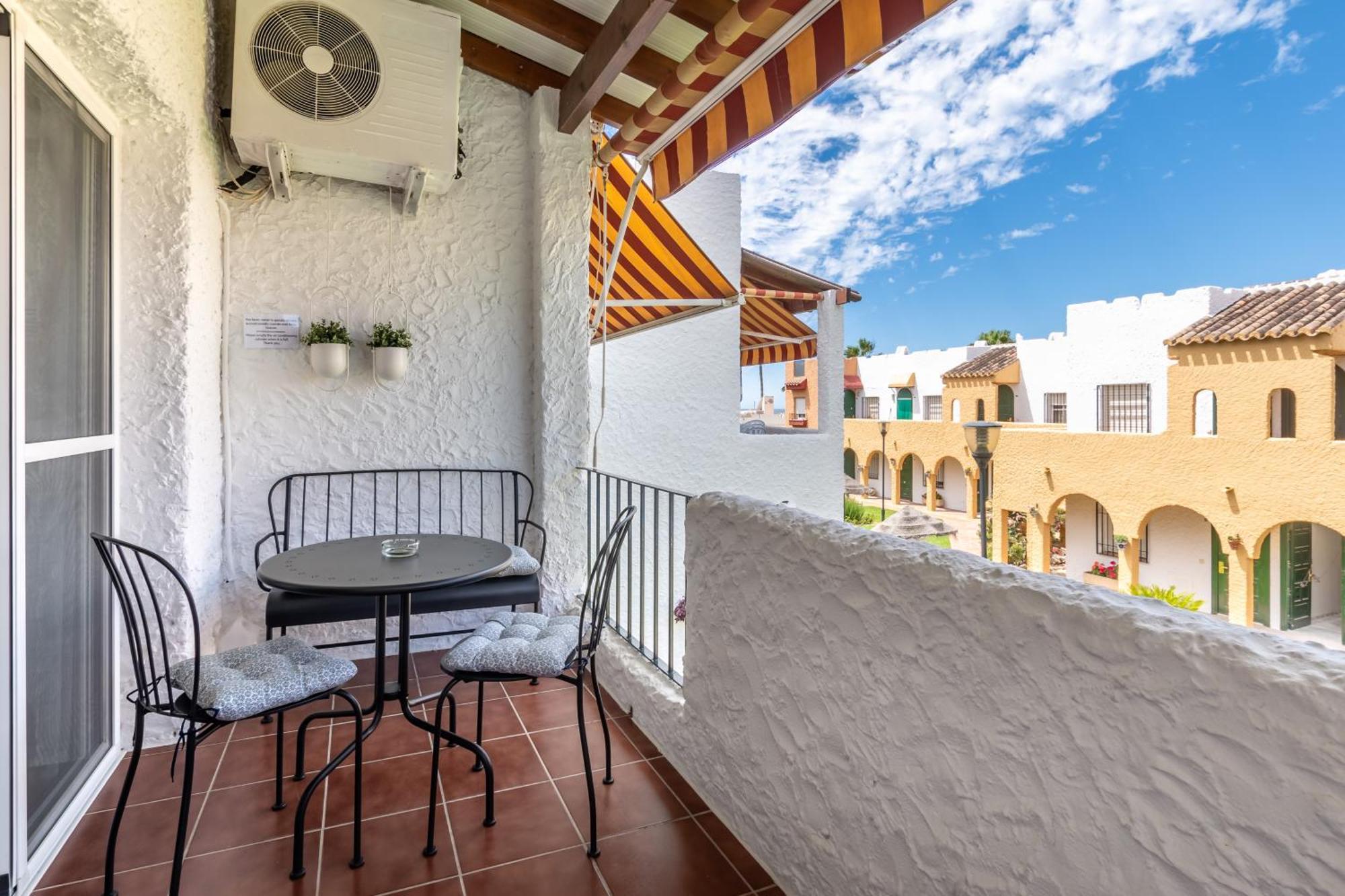 נרחה Renovated Apartment On Beachside With Pool מראה חיצוני תמונה